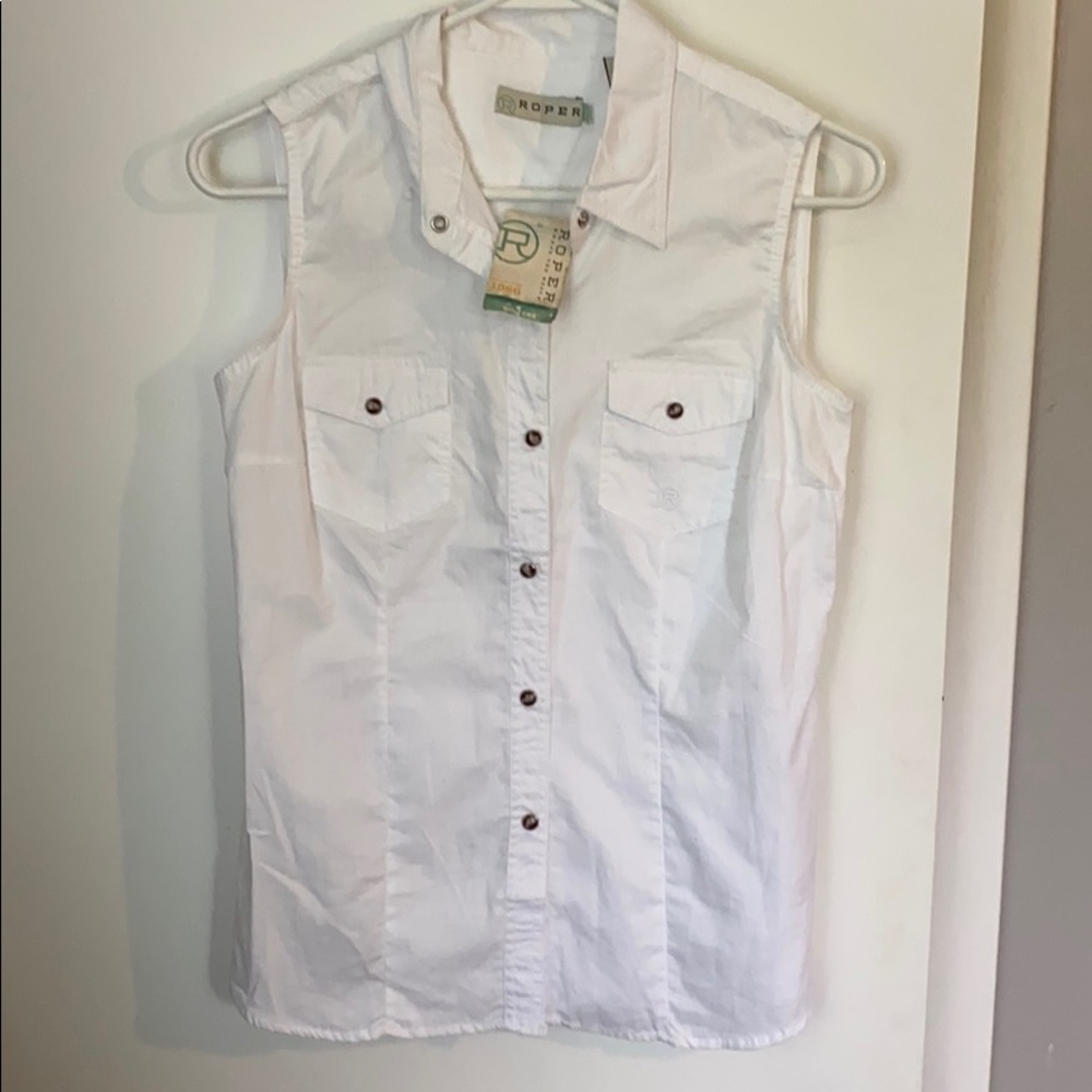 Roper sleeveless white button down top